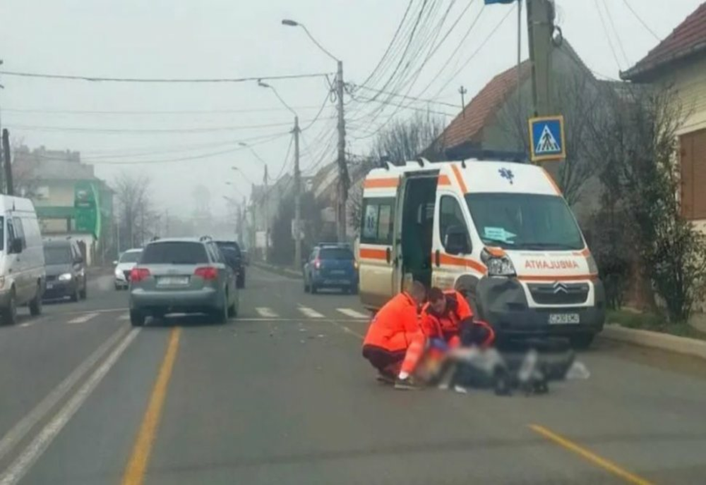 O ambulanță a lovit un bărbat cu dizabilități pe trecerea de pietoni, în Turda, județul Cluj