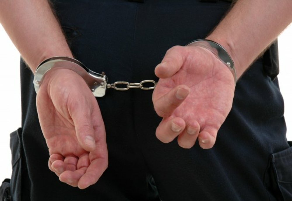 Bărbat din Dolj, arestat preventiv după ce și-a violat fiica în vârstă de 17 ani