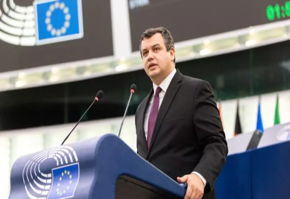 Liderul PMP: ”România îndeplinea toate criteriile pentru a intra în zona euro atunci când domnul Iohannis a preluat mandatul. Uitați-vă la Croația care astăzi este în zona euro”