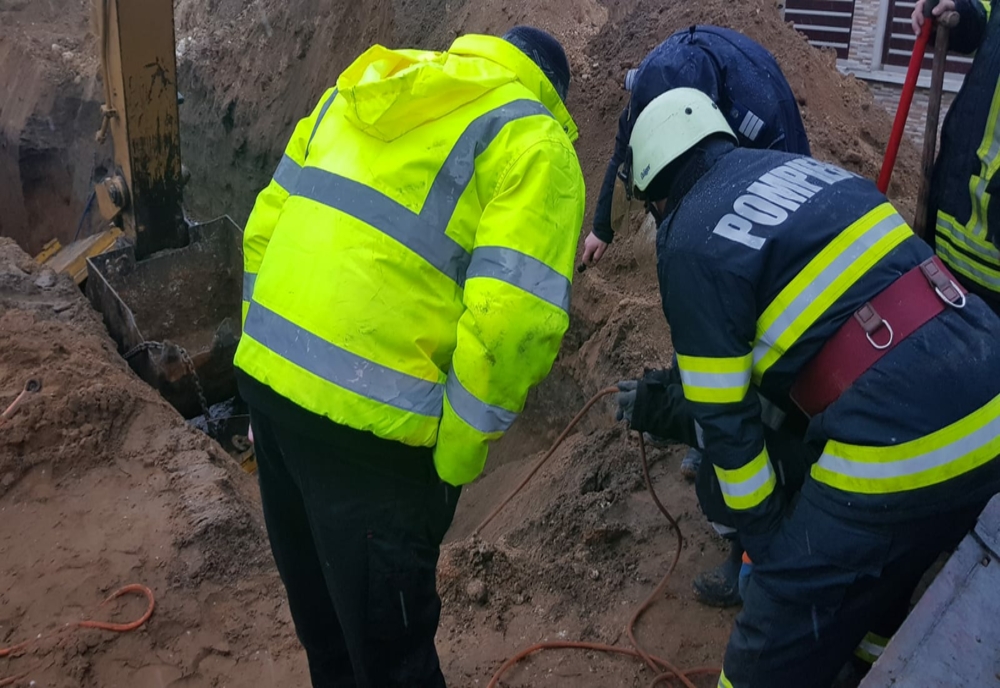 Intervenţie pentru salvarea unui bărbat din Dolj, suprins sub un mal de pământ