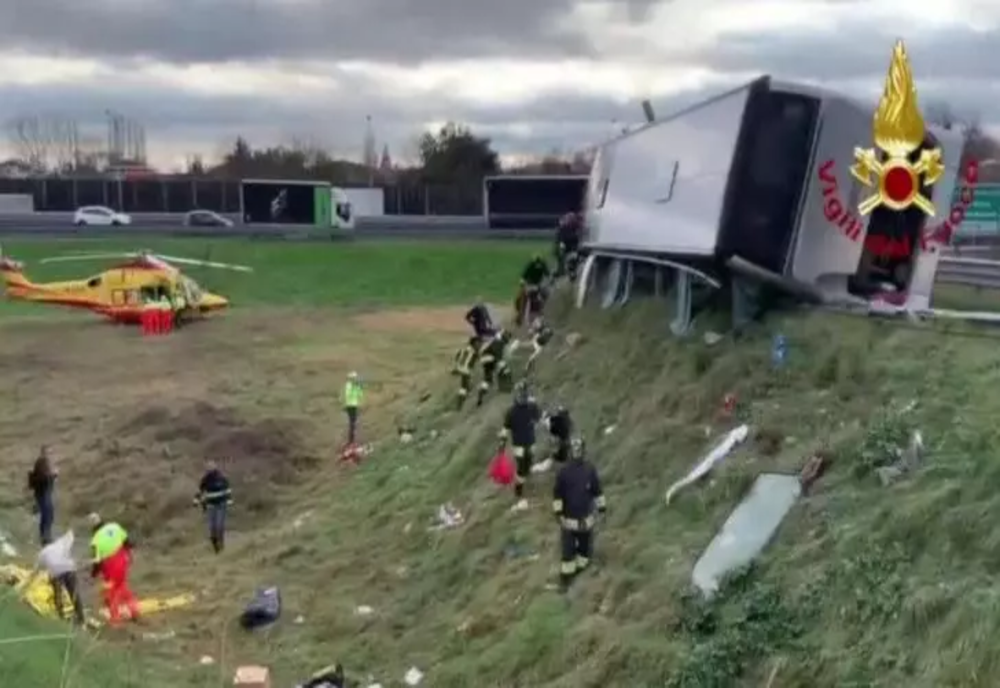 Autocar plin cu români, răsturnat pe o ṣosea din Italia – peste 20 de răniți. VIDEO