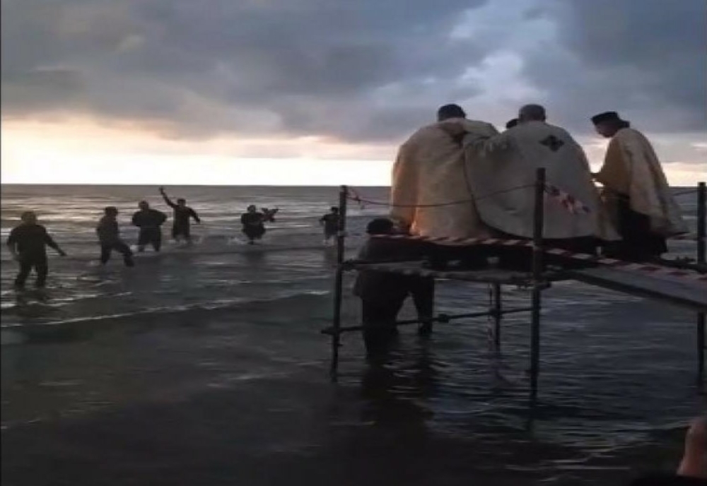 VIDEO| Preot la apă în ziua de Bobotează