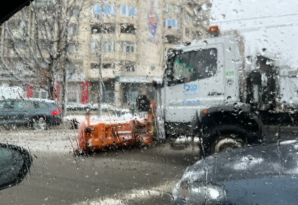 Firma care face deszăpezirea în Ploieşti, amendată după ce doar jumătate din utilaje au ieşit pe teren