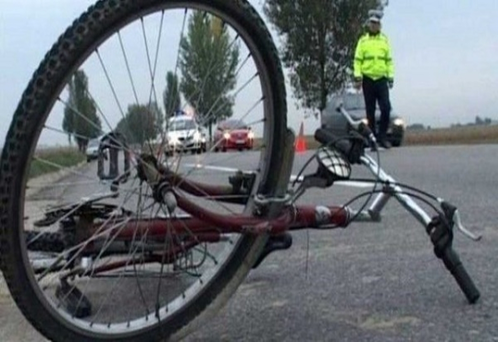 Dâmbovița. Biciclist minor, transportat de urgență la spital după ce a fost lovit de o mașină