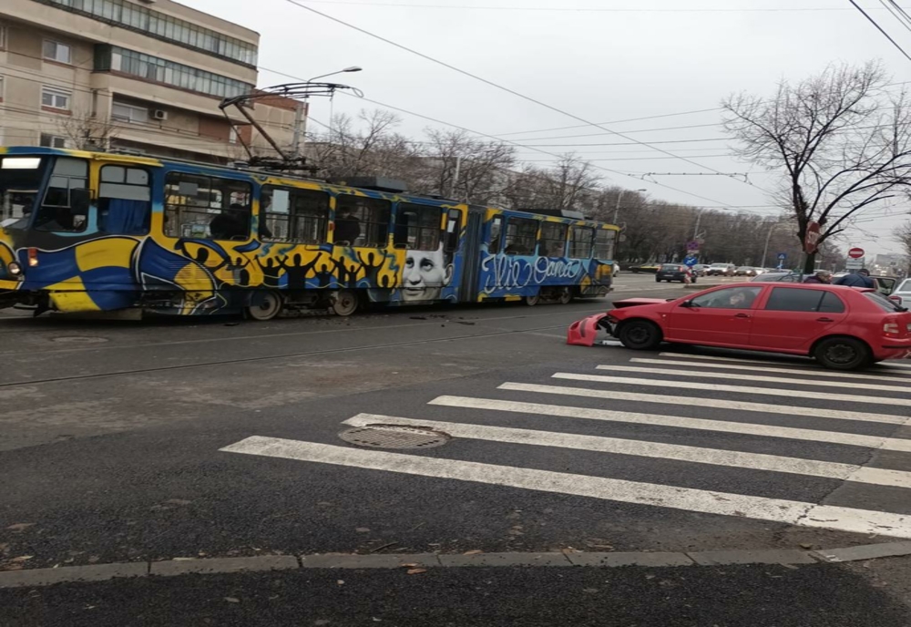 Prahova. Tramvai implicat într-un accident rutier pe strada Democrației din Ploiești