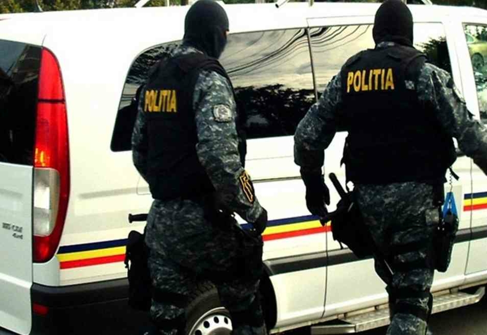 Descinderi masive ale poliţiştilor prahoveni în Bereasca, la persoane bănuite de furturi, tâlhării și violențe