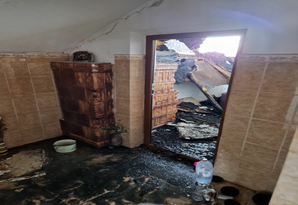 Incendiu la două imobile de pe raza localității Potoceni din comuna Mărăcineni, din județul Buzău
