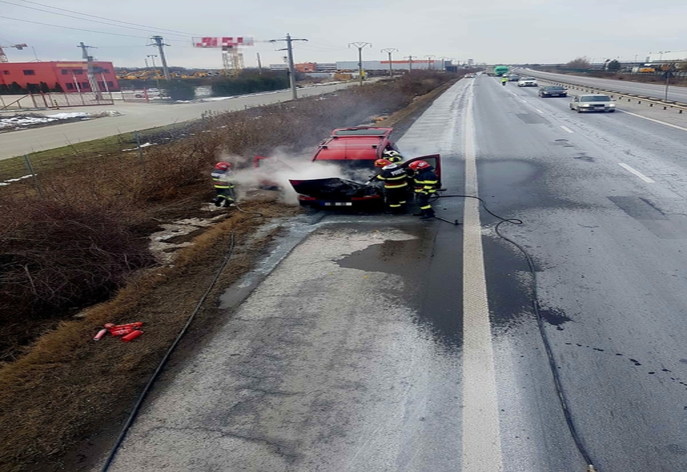 Autoturism distrus de un incendiu pe A1, în judeţul Giurgiu