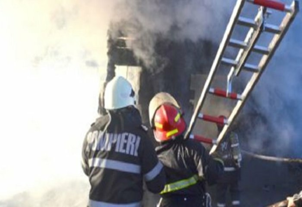 Prahova. Incendiu în comuna Măgurele, duminică dimineață. Un bărbat de 72 de ani a fost rănit