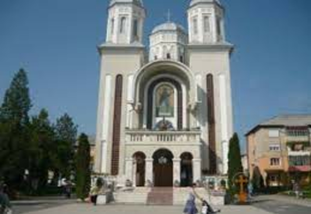 Catedrala din Cugir, călcată de hoți! Au furat bani din cutia milei