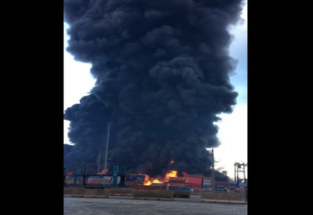 Un incendiu izbucnit în portul turc Iskenderun după cutremurele de luni 