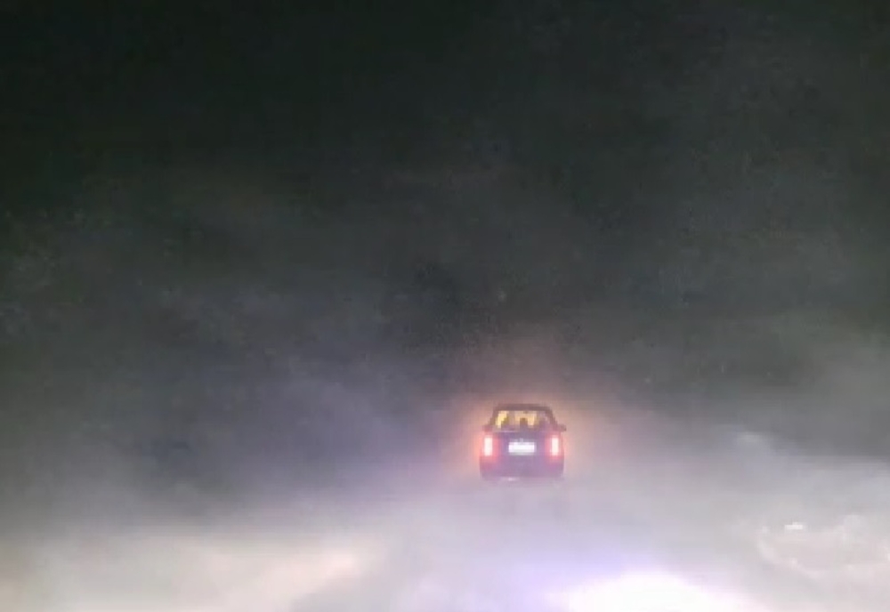HAOS TOTAL: Avalanșă de proporții, mașini distruse – Viscol puternic, drumuri închise din cauza zăpezii