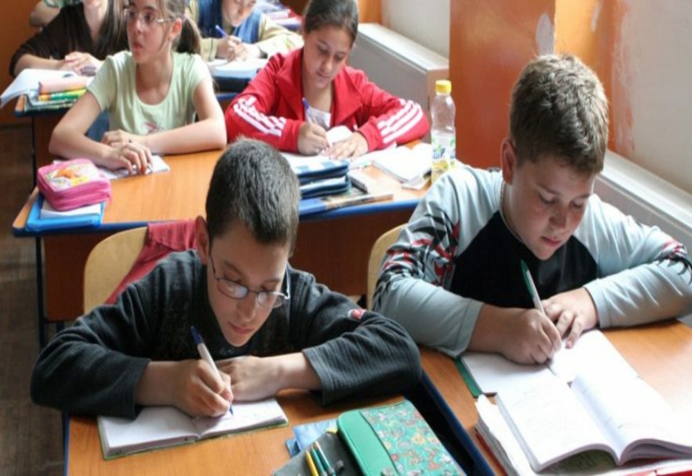 Cresc bursele pentru elevii din România! Anunţul făcut de ministrul Educaţiei