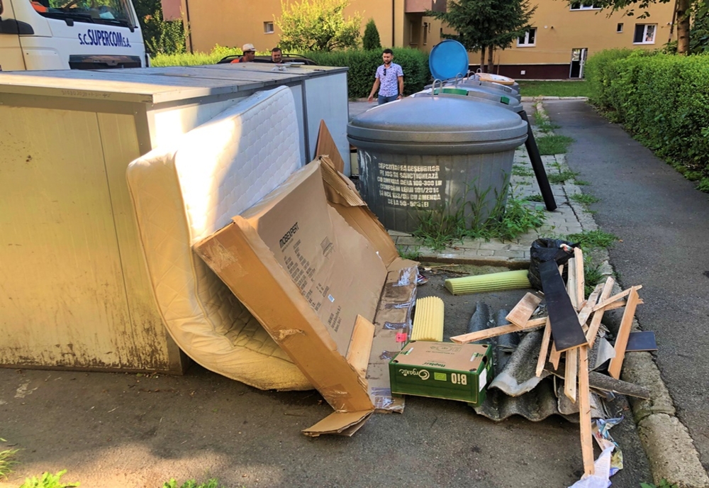 Cetățenii Bistrița-Năsăud pot scăpa de deșeurile voluminoase în mod gratuit! Vezi când are loc campania și calendarul