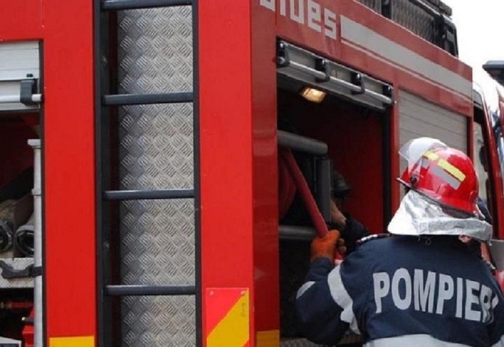 Incendiu în București! O femeie de 90 de ani a fost evacuată, cu arsuri la faţă