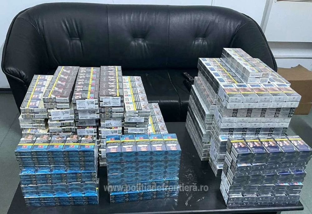 Peste 900 pachete cu țigarete, descoperite în bagajele unui cetăţean bulgar