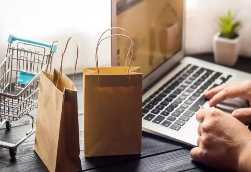 Cum suntem păcăliți de magazinele online să cumpărăm mai mult decât avem nevoie