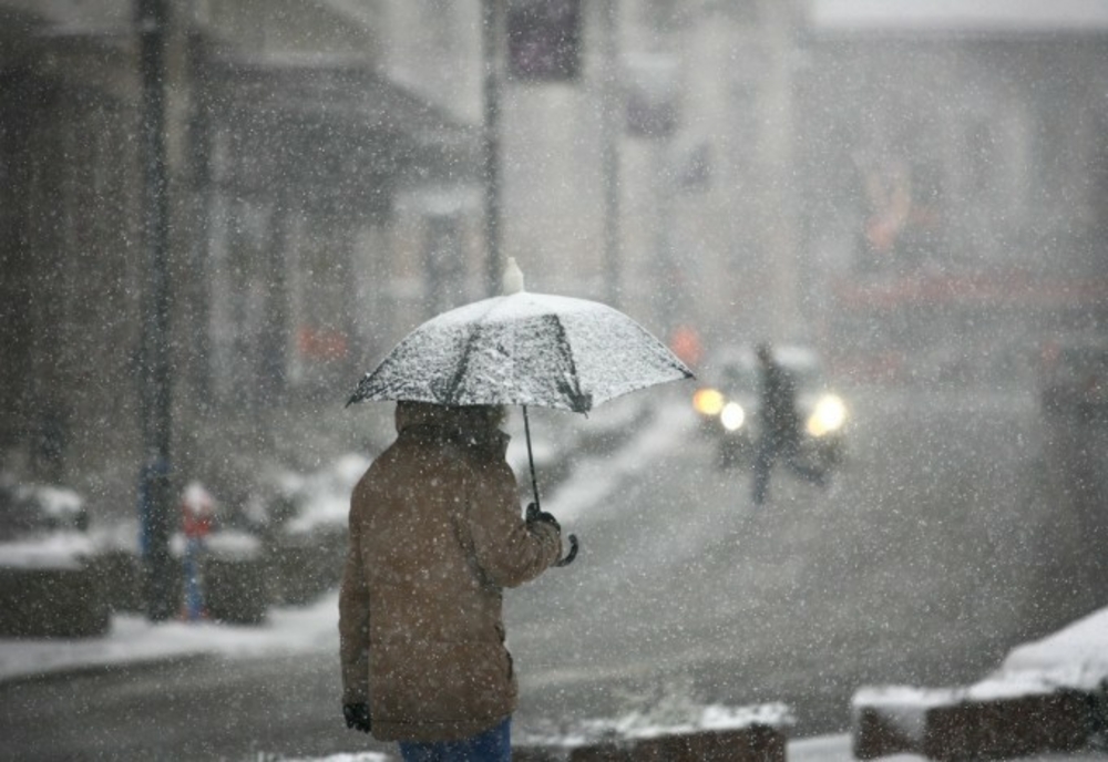 Vreme închisă cu lapoviță și ninsoare în vestul țării