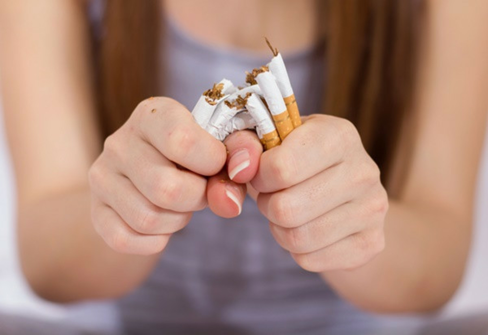 Legea care interzice minorilor să fumeze pe stradă a trecut de Senat