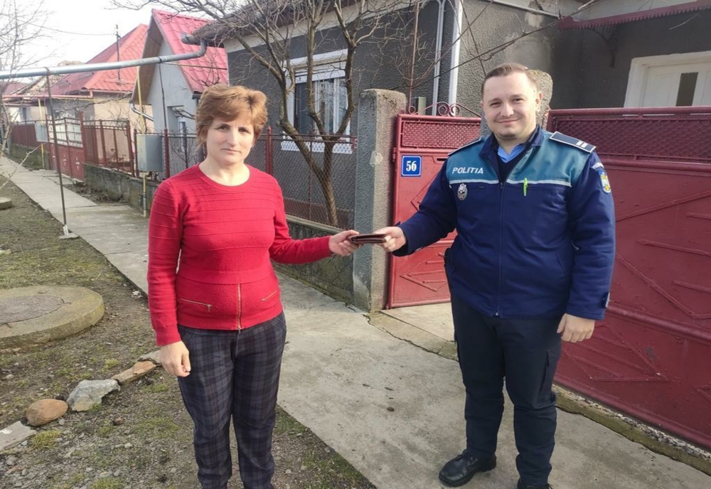 Portofel cu o mică avere găsit de o femeie din județul Arad și predat poliției