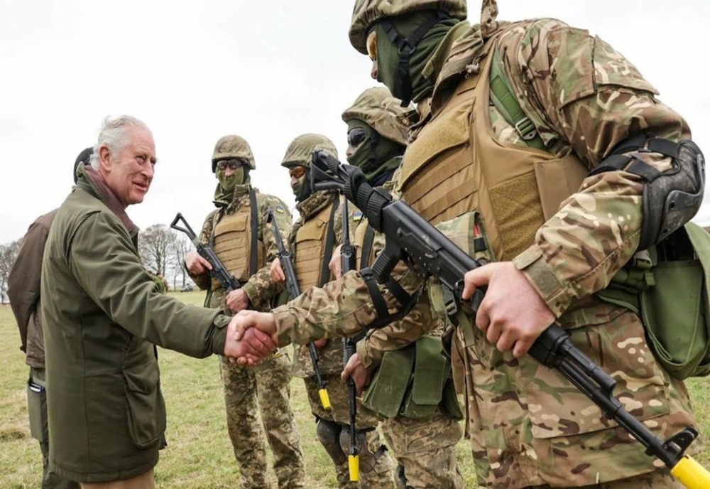 Regele Charles al III-lea i-a vizitat pe soldaţii ucraineni care se antrenează în Marea Britanie