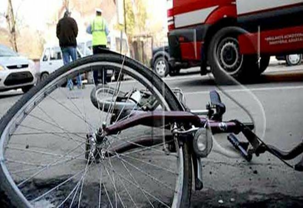 Dâmboviţa. Biciclist spulberat de un autoturism în Târgoviște! Șoferul mașinii, în vârstă de 79 de ani, a fugit de la locul accidentului