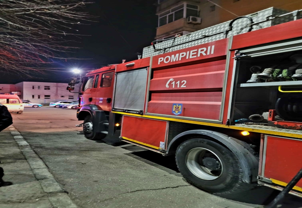 26 de persoane şi patru animale de companie evacuate şi în urma unui incendiu izbucnit într-un apartament din Giurgiu
