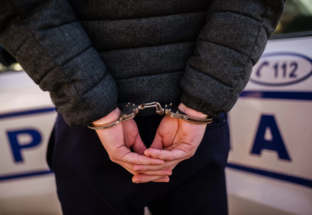 Bărbat arestat după ce a recrutat o femeie bolnavă psihic şi a obligat-o să se prostitueze
