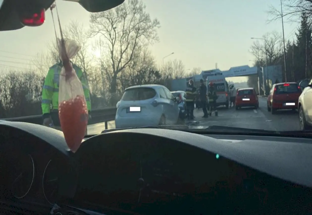 Accident cu 3 mașini pe DN1 București-Ploiești. Circulație îngreunată în zona Liceului Francez