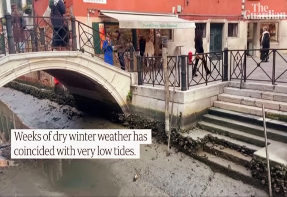 VIDEO- O altă Veneția. Canalele au secat, iar gondolele se blochează în noroi. Ce s- a întâmplat