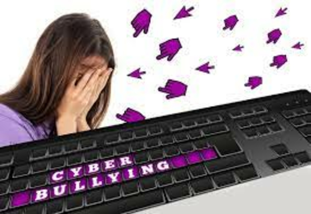 SONDAJ: 40% dintre copii sunt victime ale cyberbullying-ului! Jumătate afirmă că acest lucru se întâmplă cel puțin o dată pe săptămână