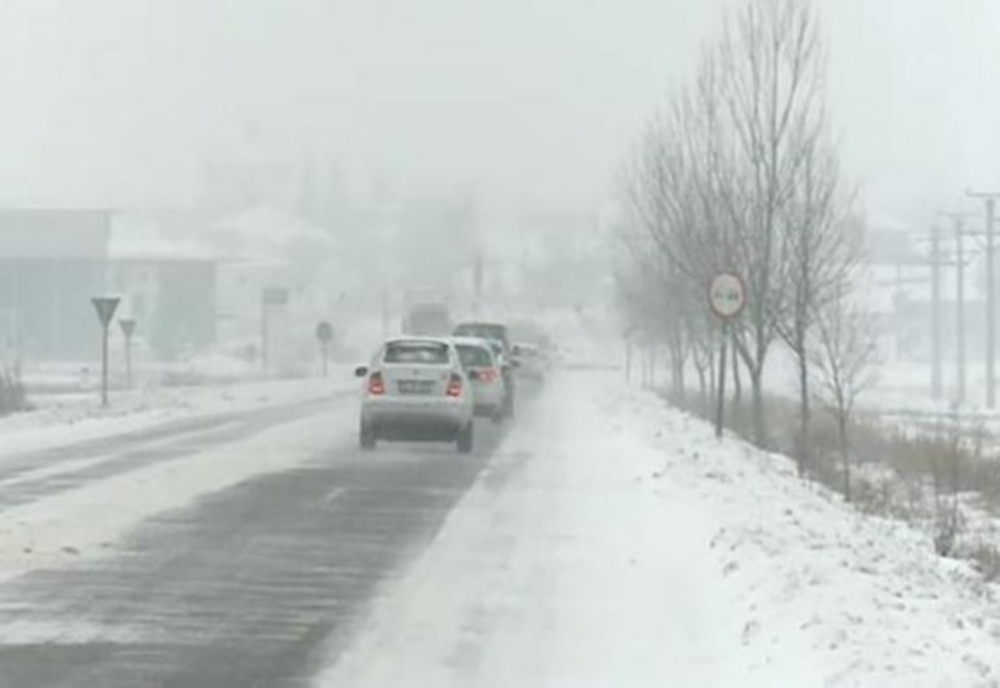 VIDEO Iarna creează probleme în județul Constanța. Porturi închise, mașină înzăpezită, localițăți fără curent electric