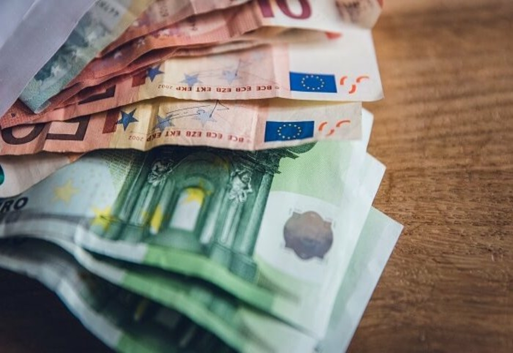 O prahoveancă a rămas fără 1.200 de euro, după un popas la o spălătorie din Câmpina
