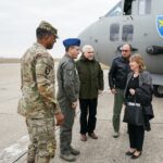 FOTO Ministrul Tîlvăr și ambasadorul SUA în România, în vizită la Baza Aeriană Mihail Kogălniceanu