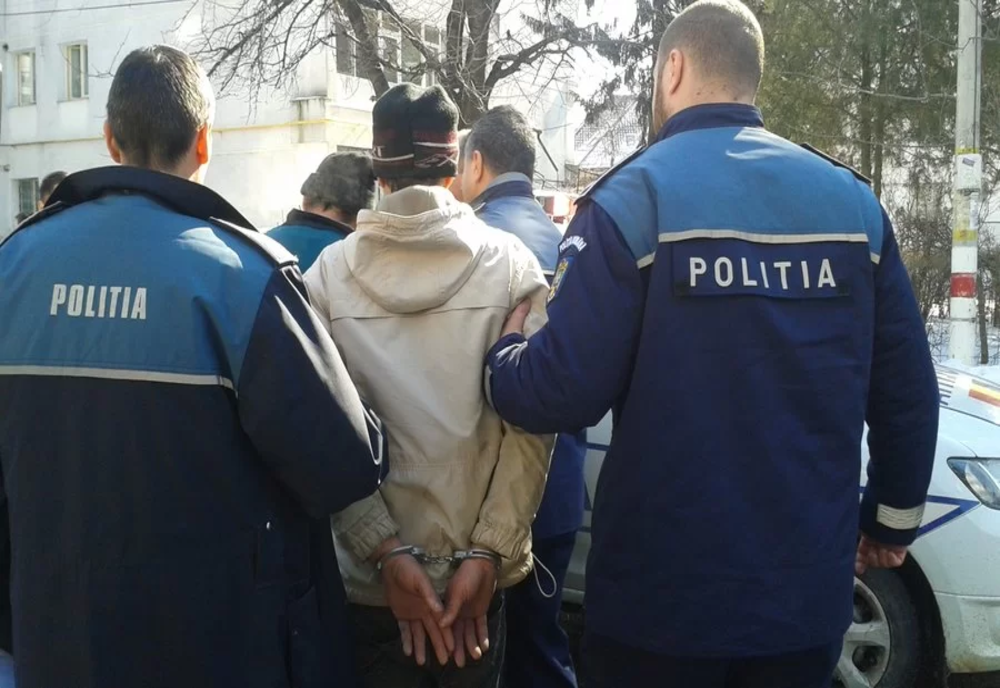 Șase bărbați reținuți de polițiștii dâmbovițeni, după o bătaie în plină stradă