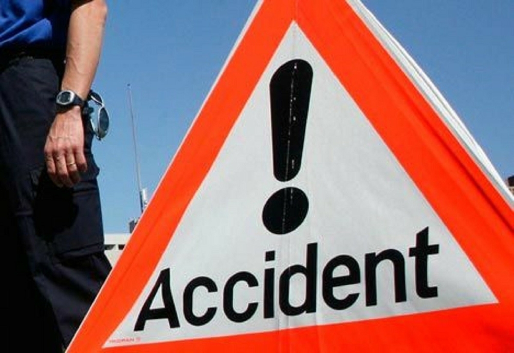 Patru persoane rănite după ce două mașini conduse de doi adolescenți s-au ciocnit violent, în Dâmbovița