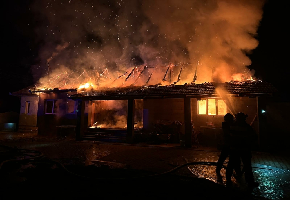 Incendiu în noaptea de Înviere la o gospodărie din Calafindești