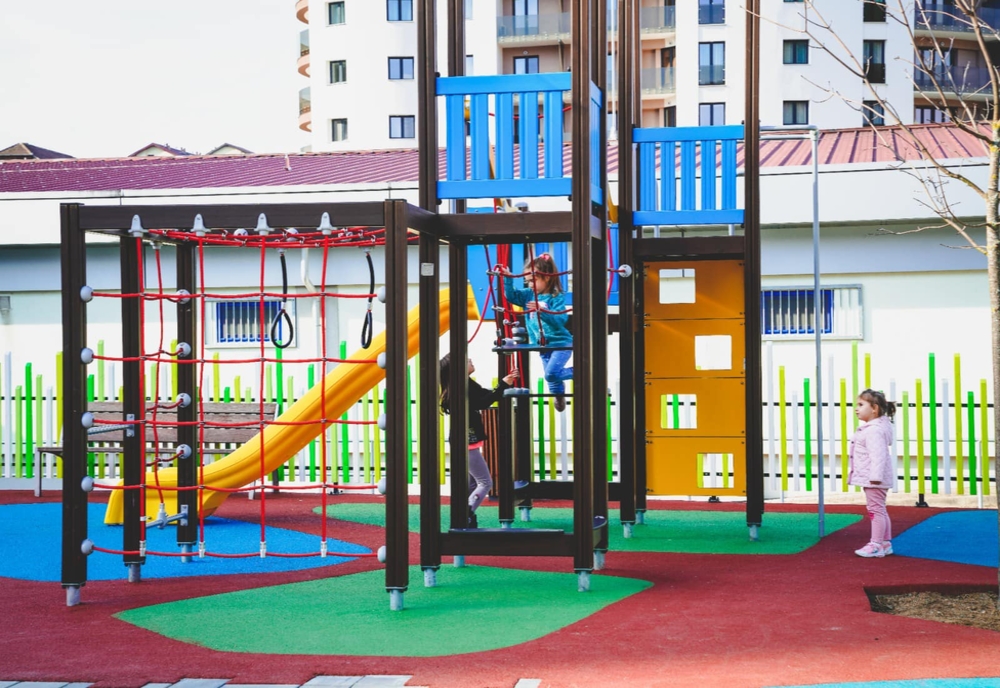 Parc  pentru copii în zona Valea Domanului