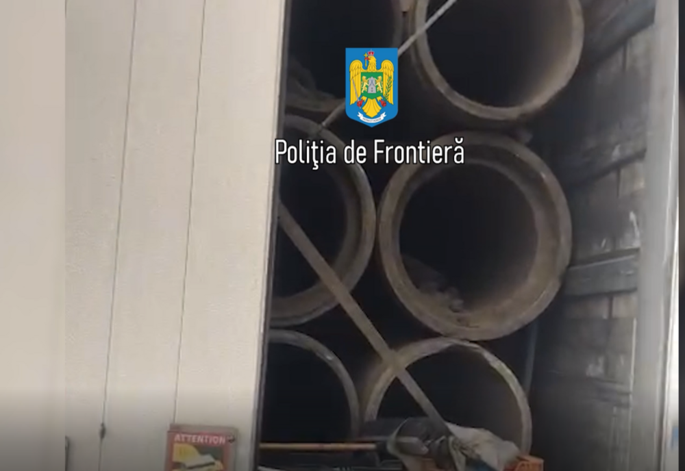 VIDEO Camion plin cu tuburi de azbociment furate din Tulcea, depistat la Cernavodă