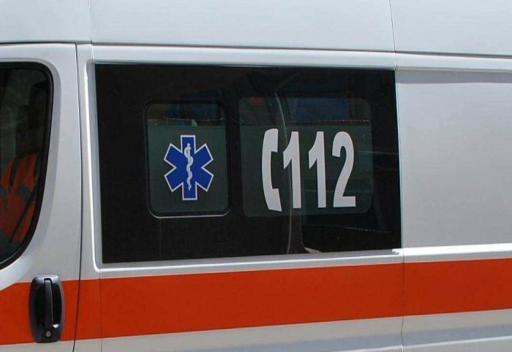 Accident în Capitală: O ambulanţă în care se afla o pacienta de 70 de ani s-a izbit de o mașină