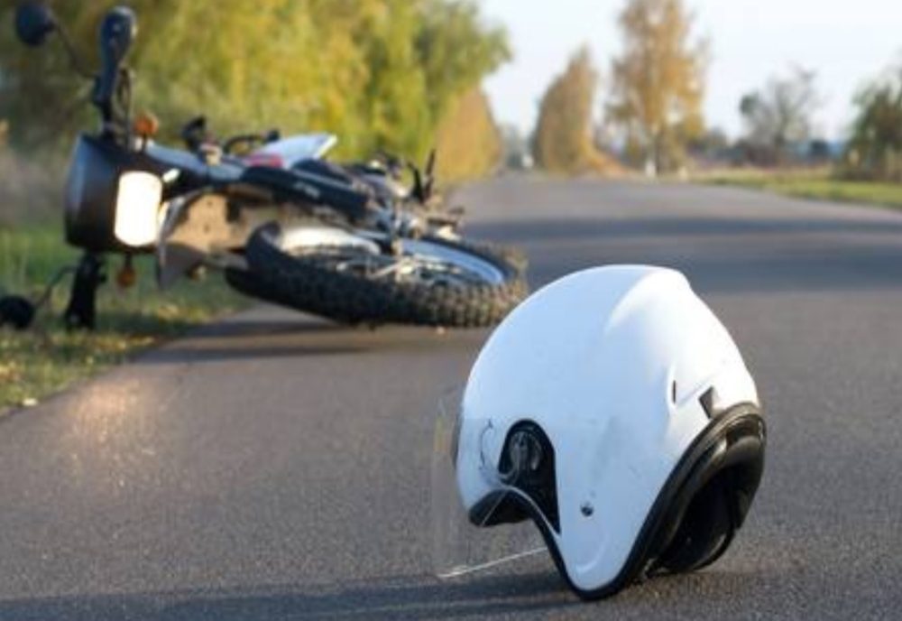 Motociclist rănit în județul Timiș. S-a ciocnit cu o autoutilitară