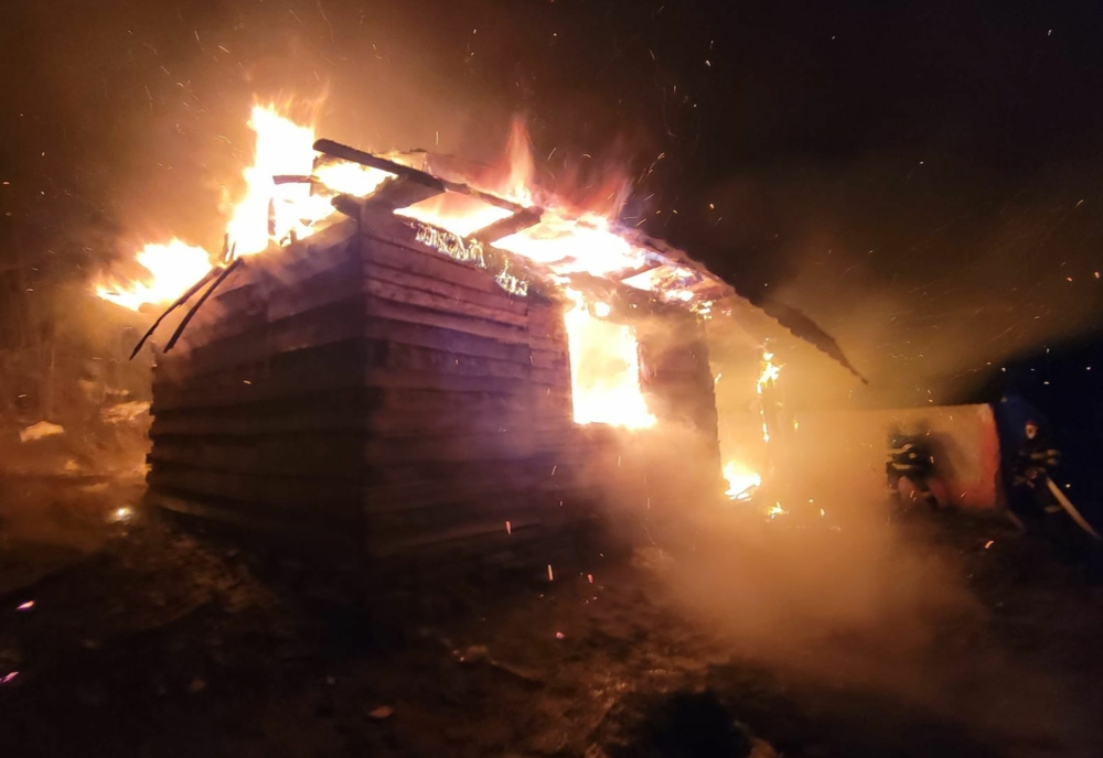 Incendiu violent în Dridu. De la ce au pornit flăcările