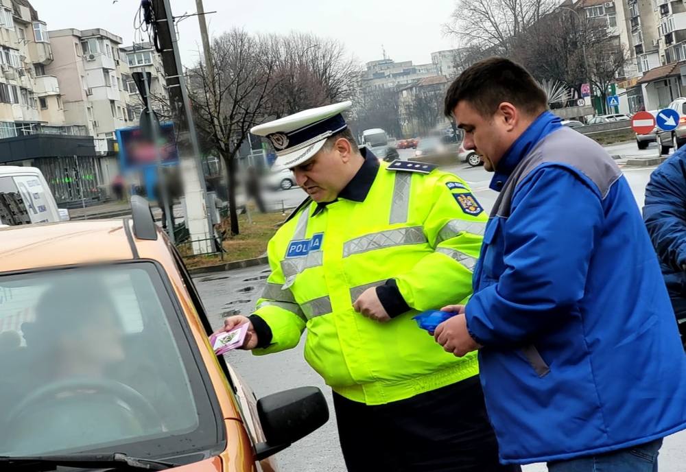 Poliţiştii din Giurgiu „au amendat” cu mărţişoare participantele la trafic