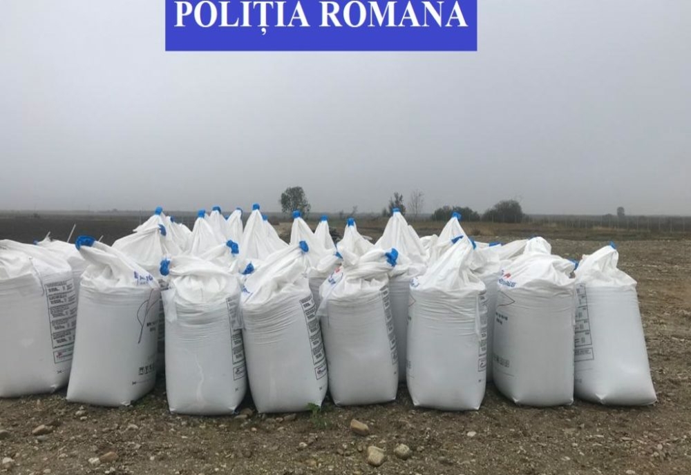 Zeci de tone de îngrășăminte depozitate aiurea, la Fulga și Ciorani. Polițiștii au deschis trei dosare penale