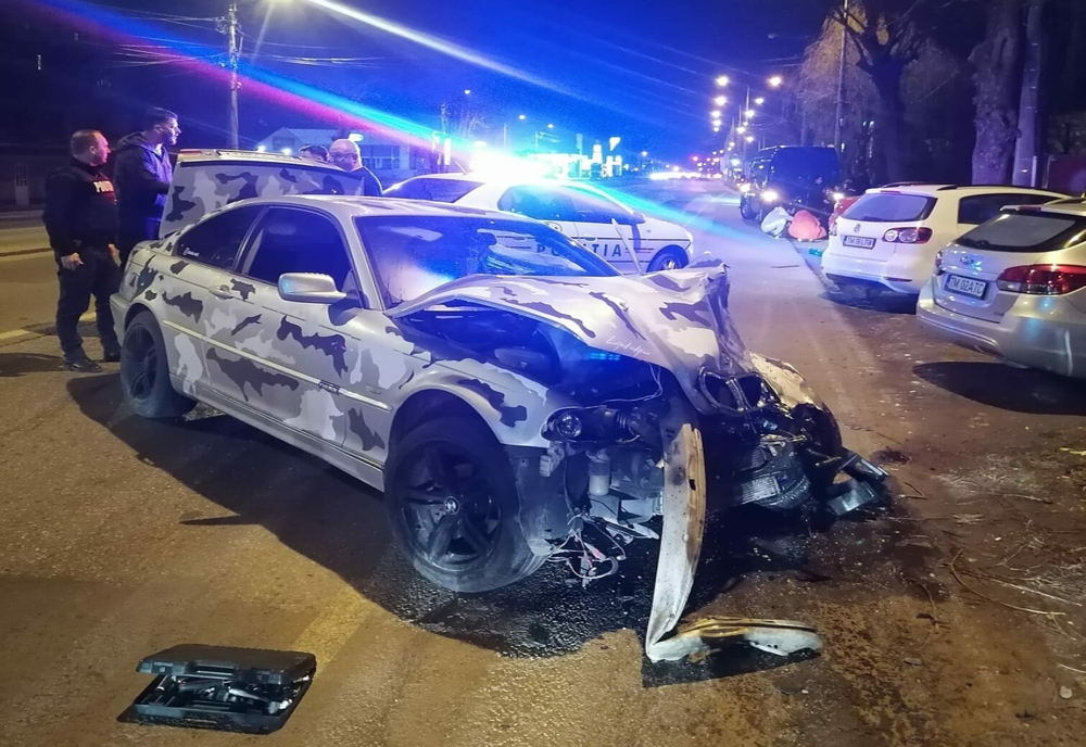 Trei copii răniți și cinci mașini avariate, după ce un șofer de 21 de ani a intrat într-o autoutilitară care circula reguamentar, la Timișoara