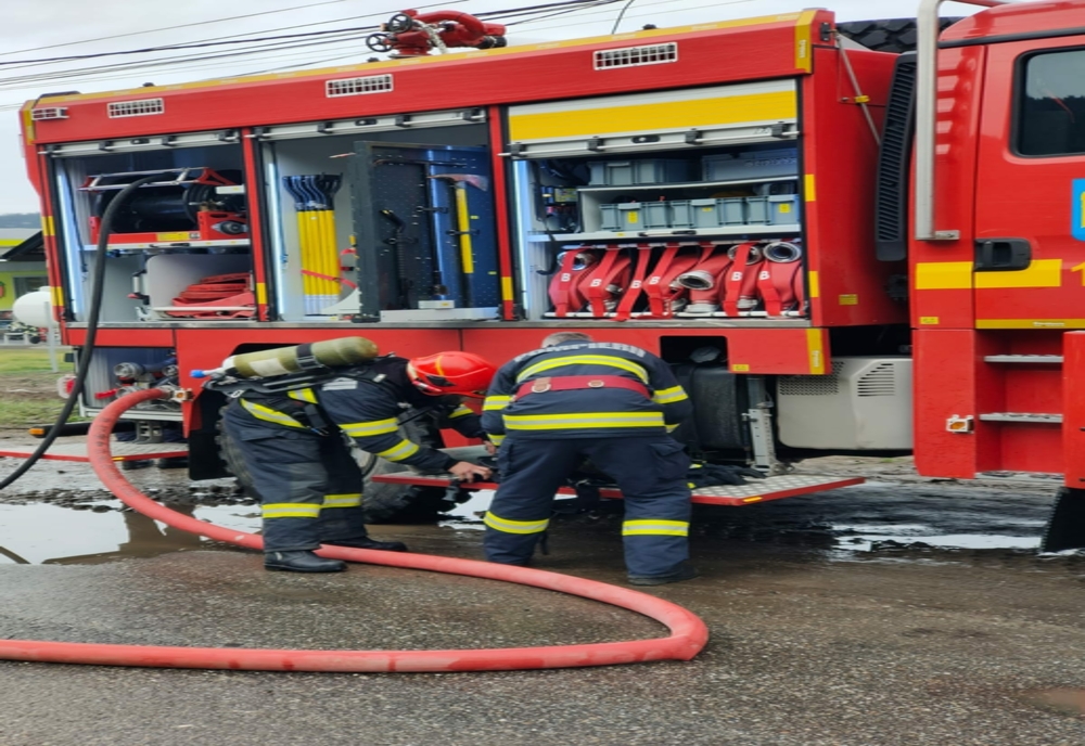 Incendiu la un atelier mecanic din Răducăneni