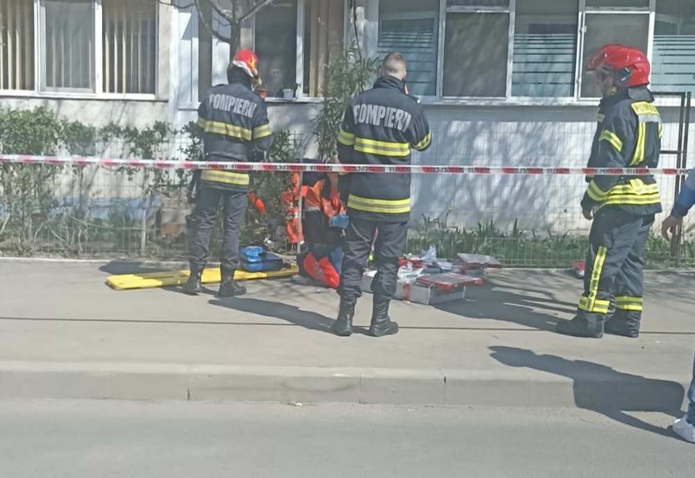 O femeie de 72 de ani s-a aruncat de la etajul 4 al unui bloc din municipiul Brăila