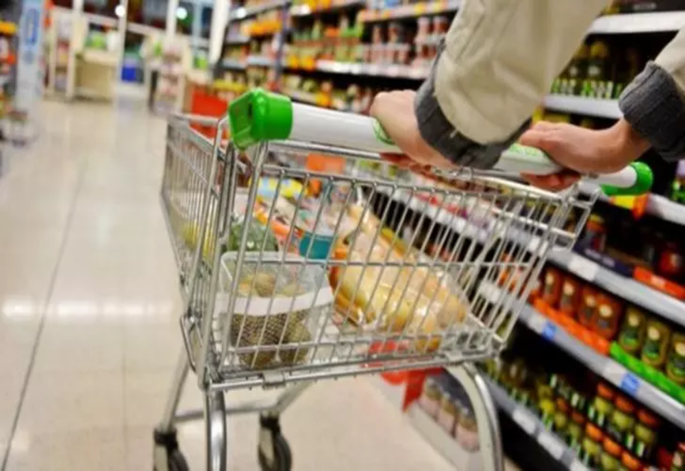 Apare o nouă regulă în supermarket: Vânzătorii te vor scana şi îţi vor afla vârsta
