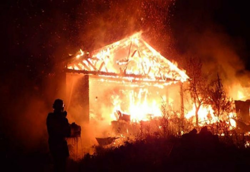 Femeie carbonizată în propria casă, în urma unui incendiu