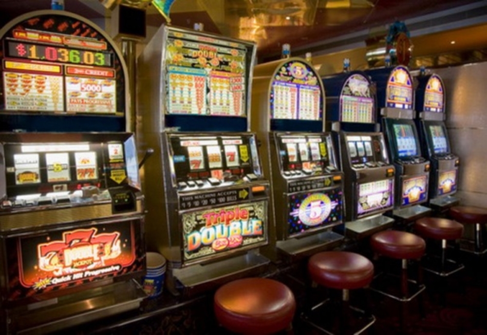 Avocatul Poporului atacă la CCR modificările din Legea jocurilor de noroc: „Identificarea persoanelor afectează dreptul la viaţă intimă”